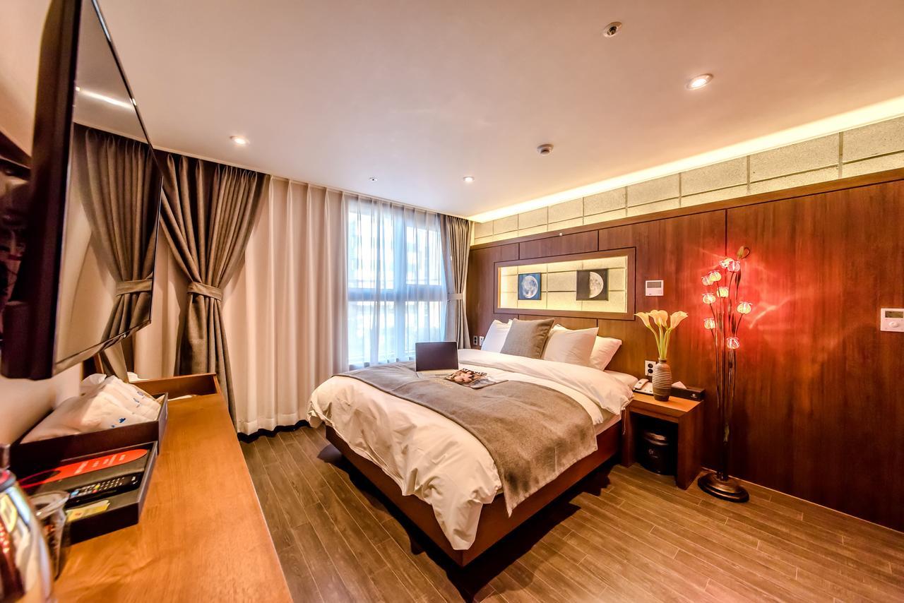 Jeju Hertz Hotel Bagian luar foto